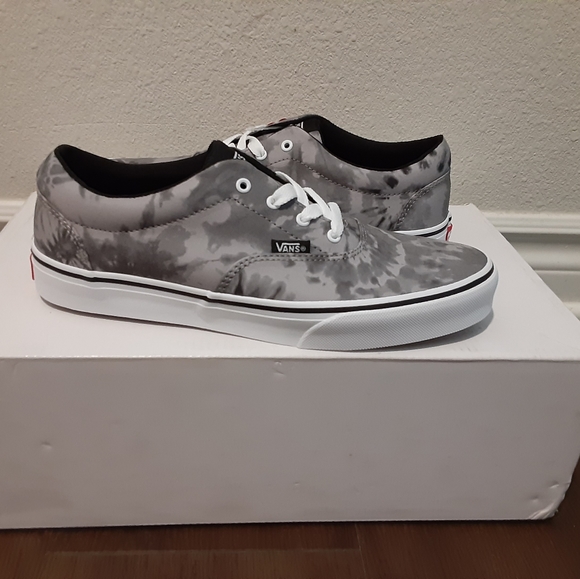 Vans - Picture 1 of 4